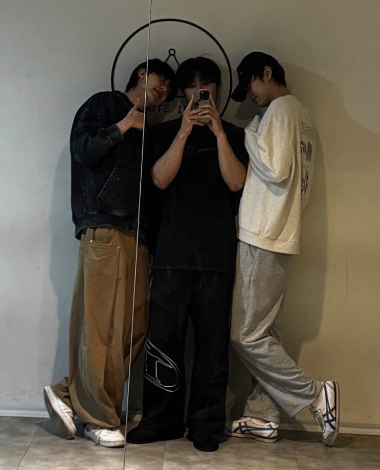 bemyluv___'s tweet photo. 무떡밥으로 퍽퍽해뒤지기 직전일 때 이 모든 귀중한 사진 올랴준 이는 연우 뿐이었음에 다시한번 고개숙여 감사의 인사를 전하게됨 https://t.co/LR9j2WA1lV
