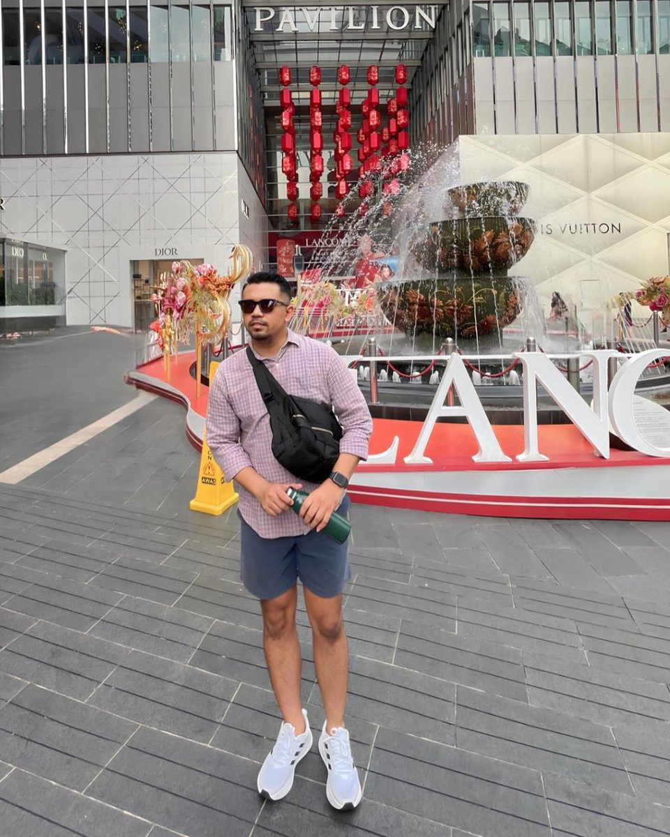 LeonardoLenort's tweet photo. The third time around, always take the scenic route in this country. KLCC, Petronas Twin Towers, Kuala Lumpur. https://t.co/reqiOa76GC