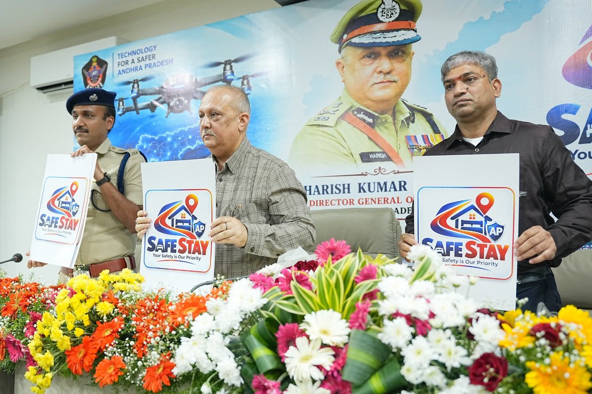 APPOLICE100's tweet photo. 🚔 Technology-Driven Policing for a Safer Andhra Pradesh

Bringing police services closer to the public, while strengthening safety, security, and public confidence, the Andhra Pradesh Police Department is introducing advanced, technology-driven policing initiatives (1/7) https://t.co/OhhsPBtBPJ