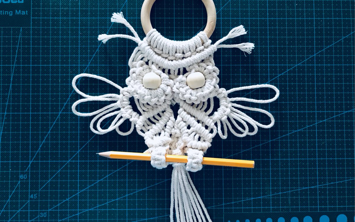 GuyTrimmer3da's tweet photo. Just finished this cute macramé keychain using leftover cotton cord! All you need is a basic knot guide u0026 10 mins to make something useful u0026 fun  #DIYCraft， https://t.co/6YbAfE5qlj