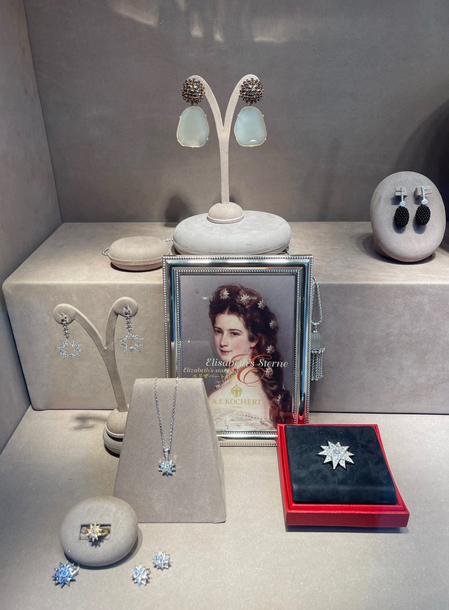 AltezaMorgan's tweet photo. 🇦🇹👑 I need this whole Sisi collection💠✨ https://t.co/xySb6wKZUh