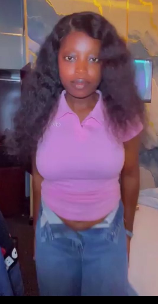 arobjnr's tweet photo. @PiFlamez @eretan_esther @Baddyofunilag @Dchelseaboss @theBigMira_ Na she be this btw 😭 https://t.co/qs6rFws1XI