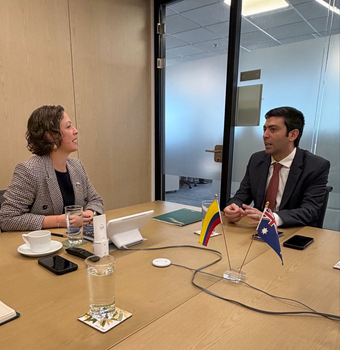 NicolasBarguil's tweet photo. Seguimos apostándole al desarrollo del sector minero y energético como base para el desarrollo. ✅
🇨🇴 Una productiva reunión con @AusEmbCO con quien abordamos temas trascendentales como el impulso del sector minero y energético como apuesta clave para Colombia. https://t.co/Q01EYWcg6N