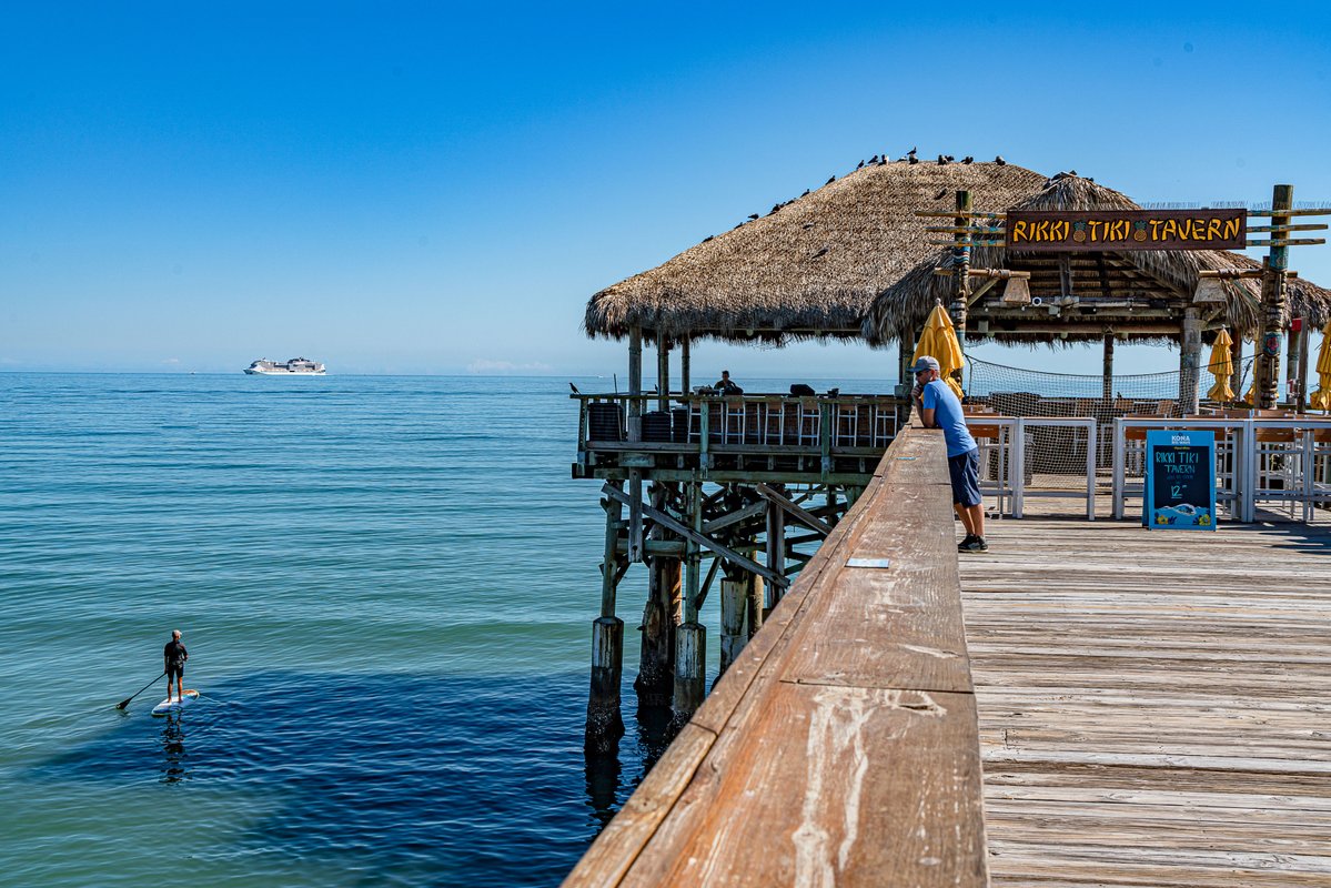 cbpier's tweet photo. It starts with a tropical cocktail in your hand, but it’s the panoramic ocean skyline that keeps you anchored at Rikki Tiki Tavern. 😍🌅

Take the wooden stroll 800 feet into the Atlantic and let the sunset do the rest. 🌊☀️
↳ https://t.co/NaFKGfecjm https://t.co/po1w30yQbq