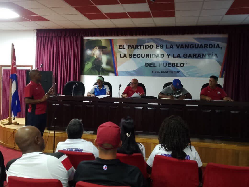 DiarioMayabeque's tweet photo. La nómina del equipo Huracanes de Mayabeque, que intervendrá en la 65 Serie Nacional de Béisbol fue presentada esta mañana en el Gobierno Provincial, con la presencia de los directivos del deporte en la provincia.
#65SNB #BeisbolizaTuVida #CubaEsDeporte
#HuracanesDeMayabeque https://t.co/1gwWx80lBQ