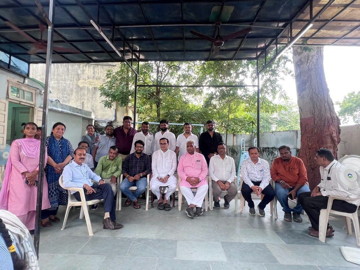 BJPStadiumWard's tweet photo. ICC ચેરમેનશ્રી @JayShah જીના જન્મદિવસ નિમિત્તે વિધાનસભા MLAશ્રી @iJitubhagat સાહેબ,શહેર અધ્યક્ષશ્રી @PrerakshahBJP જી,મહામંત્રીશ્રી @Gautamkathiriy8 જીની ઉપસ્થિતિમાં વોર્ડના હોદ્દેદારશ્રીઓ ઉસ્માનપુરામાં જીતમહેતા ફાઉન્ડેશન ખાતે વિશેષ જરૂરિયાત ધરાવતા બાળકો સાથે જન્મદિવસની ઉજવણી કરી https://t.co/qOi21sSWWP