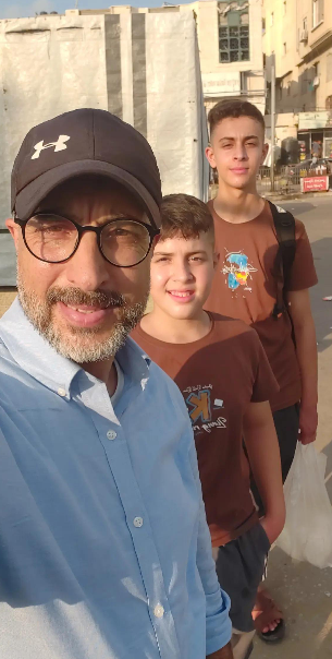 ashrafsafy80's tweet photo. Can the world hear us? 💔

Omar and Kareem are growing up in a war that has stolen their childhood.

They should be thinking about school, friends, and their dreams — not fear, displacement, and survival.

Look into their eyes. Sometimes they say what words cannot. 💔🙏 https://t.co/rVc3SHvI25