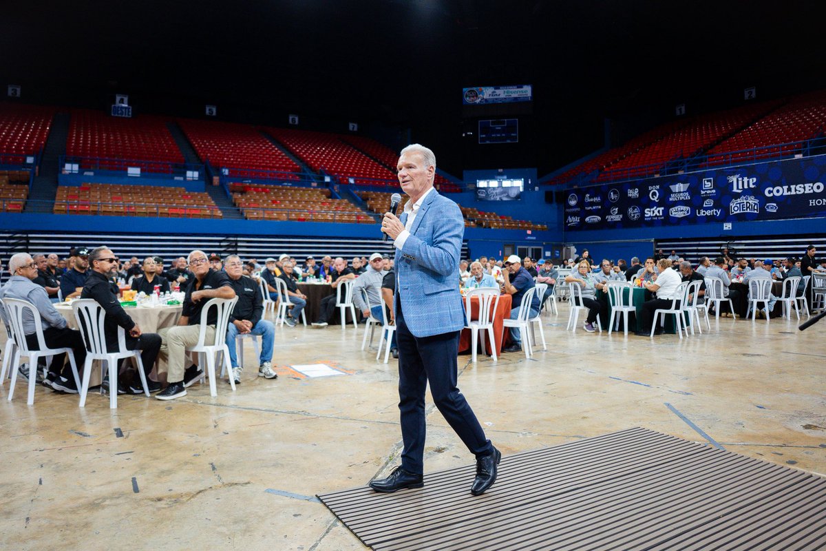 ramonluisrivera's tweet photo. A partir del 1ro de octubre, aumentaremos el salario mínimo de 1,214 empleados municipales. Bayamón se convierte así en el primer municipio en establecer esta escala salarial, con aumentos de hasta un 32%. Es un reconocimiento al trabajo y compromiso de nuestra gente. https://t.co/StqlPEYEY4