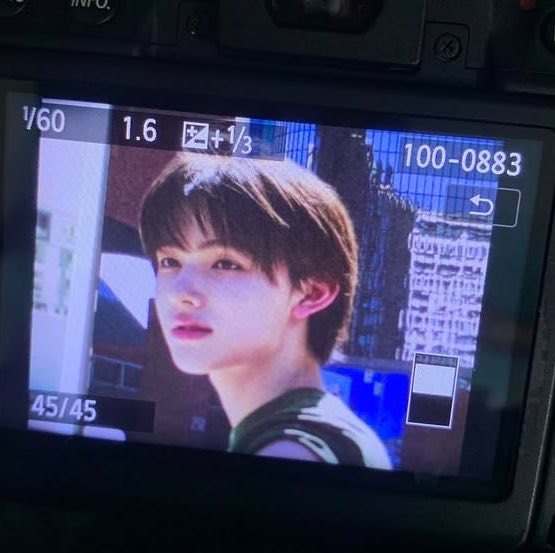cutiecoerr's tweet photo. 디카 엄성현은 그냥 잘생긴 게 끝이 아니라 눈물나게 아련한 아름다움이 있음 https://t.co/ndjaKOKRCm