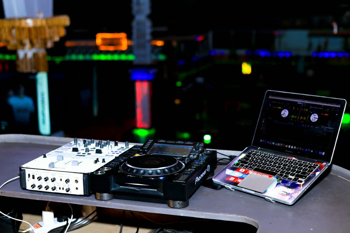 vdeejayFlex_KE's tweet photo. Just me, the music, and the vibe.

#fyp #musicislife https://t.co/Bd0kIa7MWx