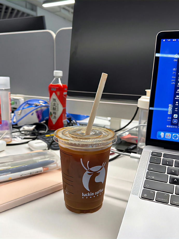 IngaCalfeecjs's tweet photo. Stuck in the office with my takeout coffee, counting the remaining Slack messages—another workday blending into the night. https://t.co/6tkQmmM4Z2