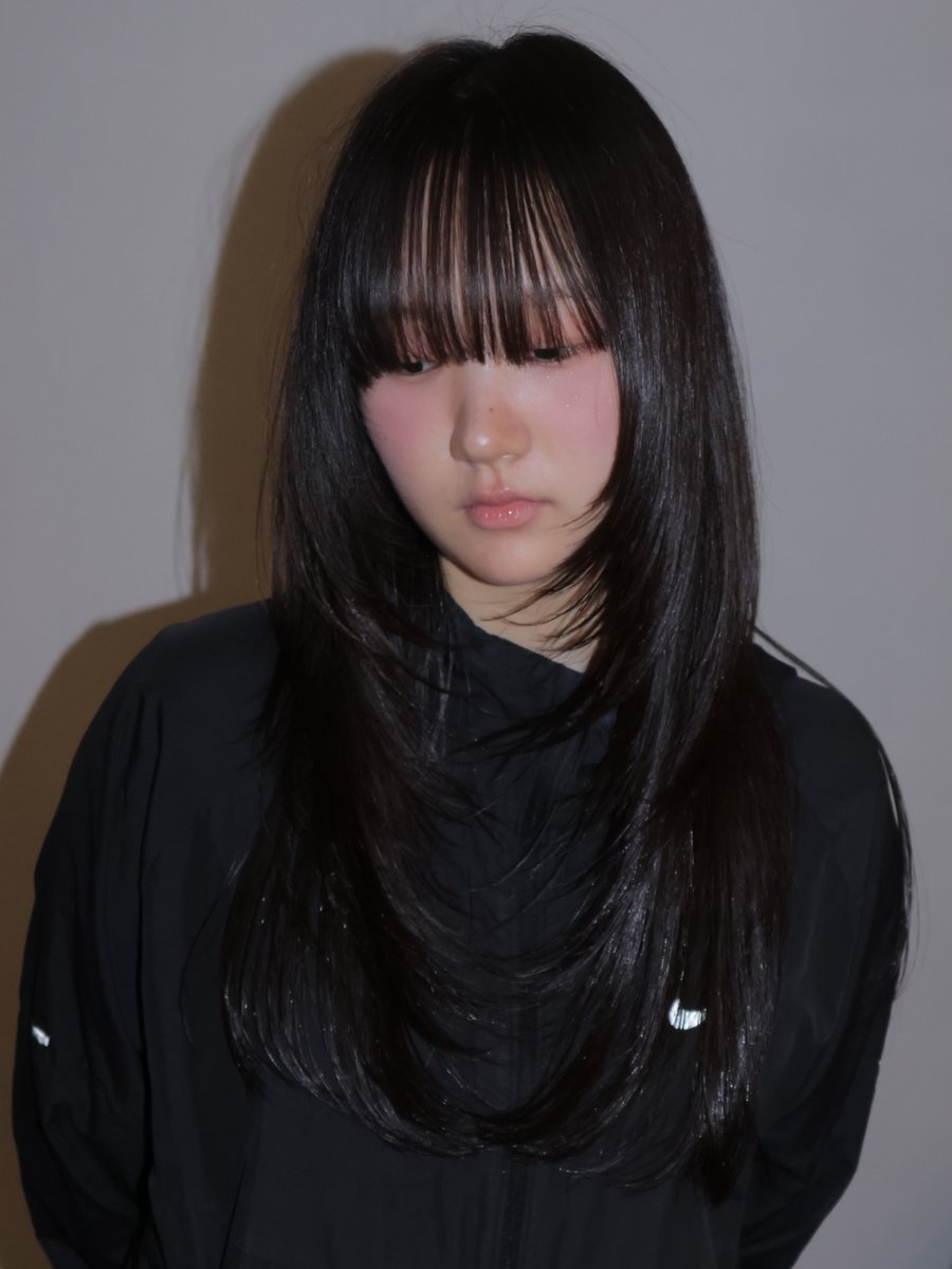 Christophehw2r's tweet photo. A long layered cut that feels light overall, with naturally flowing ends. Calm yet effortlessly chic—long, cascading hair paired with soft layers. https://t.co/JcbBQUdbPF