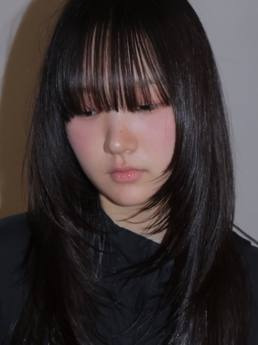 Christophehw2r's tweet photo. A long layered cut that feels light overall, with naturally flowing ends. Calm yet effortlessly chic—long, cascading hair paired with soft layers. https://t.co/JcbBQUdbPF