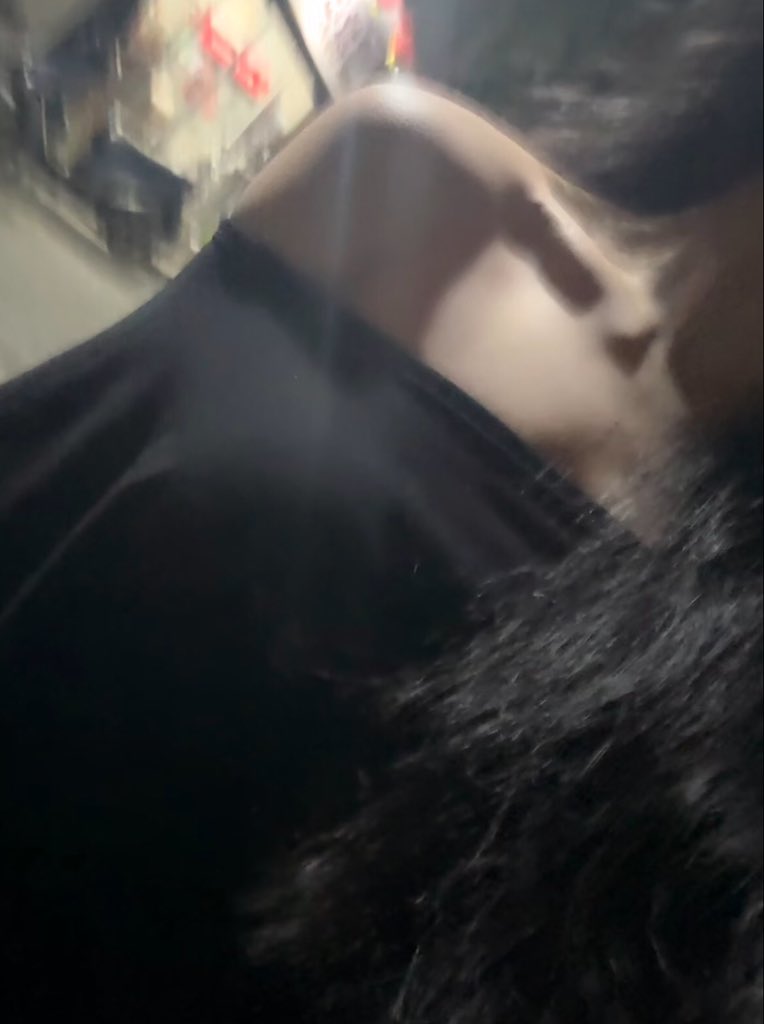 ocbik38838543's tweet photo. 晚上穿着这样性感的衣服去你家蹭饭 ，你不会赶我走吧！#自拍 #夜晚🌃 https://t.co/U0ZDtxouAh