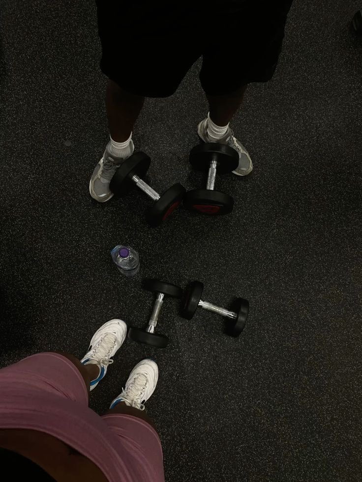 cleooheywrd's tweet photo. Casal treinando pré trabalho, que raro! ❤️💪🏻 https://t.co/nx8mN4AeVy