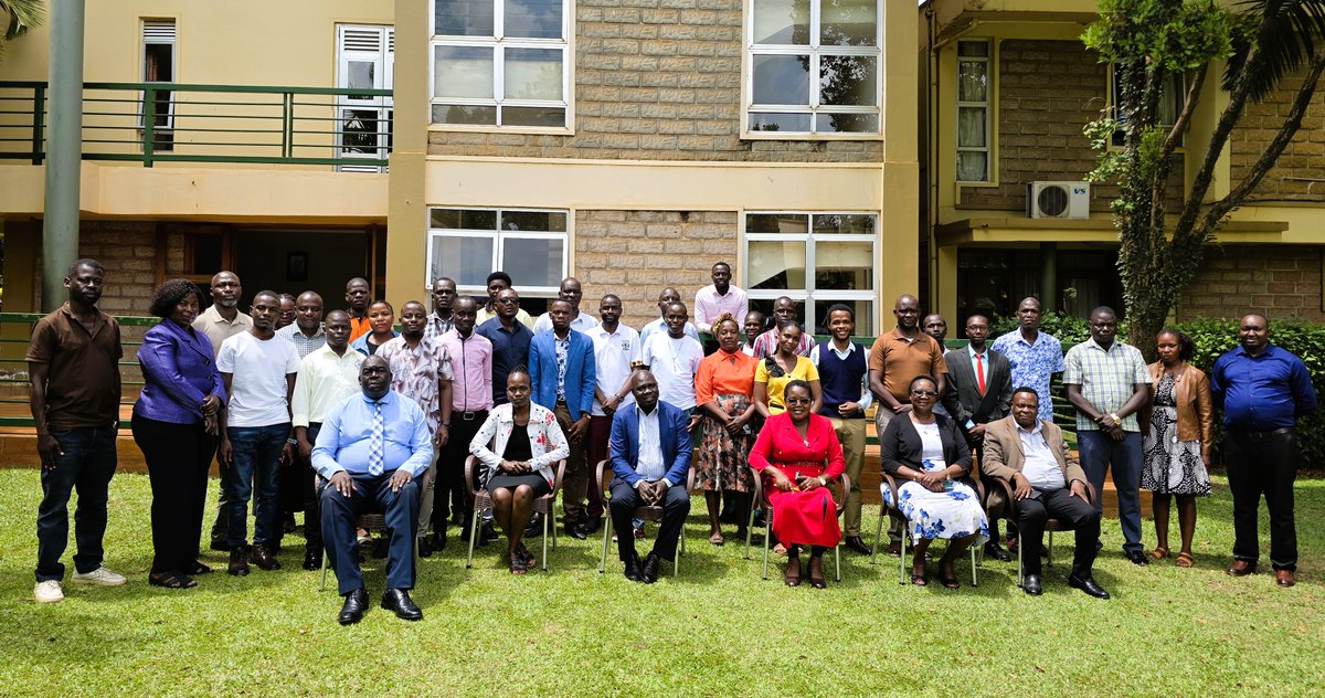 uwanvince's tweet photo. 🎤 10 Selected #CommunityRadios in Uganda are gaining the skills to design, produce, facilitate, broadcast, document, and report on community dialogues that put young people's voices at the centre of their #healthandwellbeing conversations. 1/2
#CommunityRadio #UNESCOUganda https://t.co/dFVmV2Q1CE