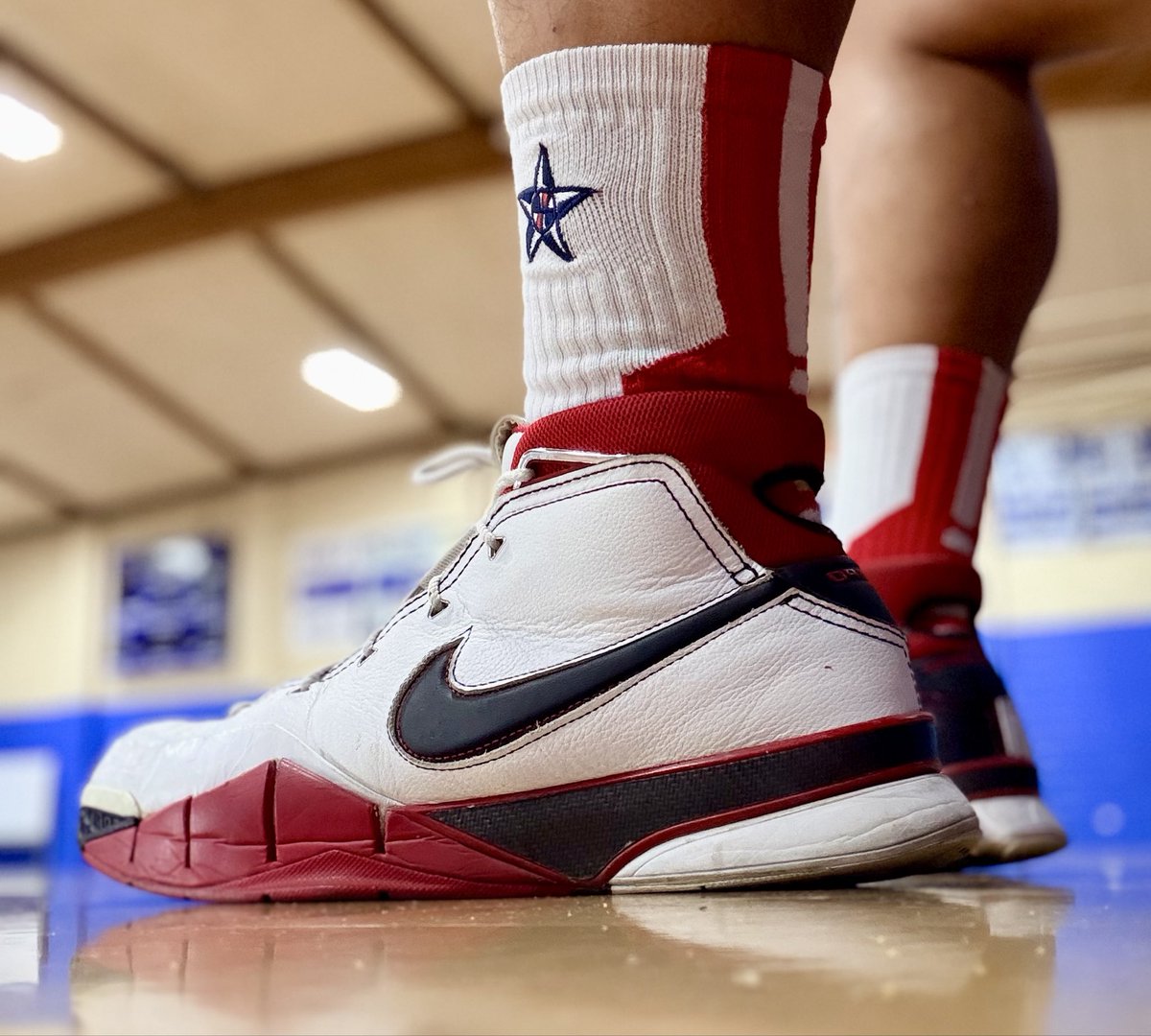 kb8thekid's tweet photo. Because i love the zk1 and it’s my favorite kobe! Back to back wears for me and id wear them everyday if i could 🙏🏾 #swoosh #wdywt #kotd #allstar #usa #nike #nikebasketball #kobe #zk1 #kobe1 #avar #socks #star @Nike @nikebasketball #mamba #ripallstargames https://t.co/jYuwPi2Dlk