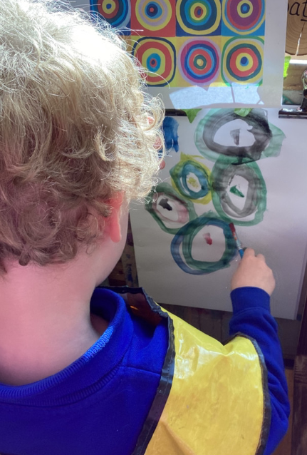 JCAWakefield's tweet photo. Circles everywhere in Reception!! We are exploring different sizes of circles and using different materials in order to develop upon our early mark-making skills! @jcaeyfs https://t.co/d7ZdRmaRAc