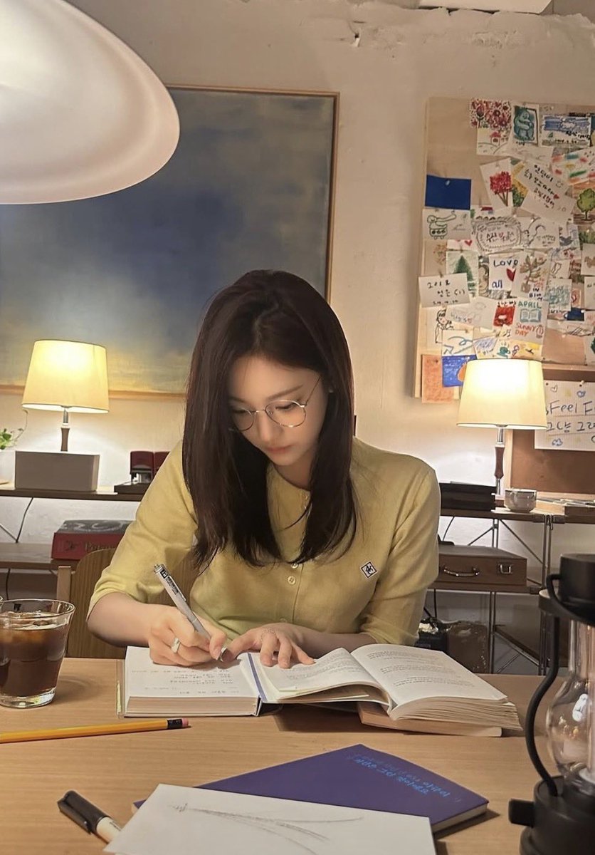 chaenglovesus's tweet photo. study with aespa ♡ https://t.co/IZ3GupllOP