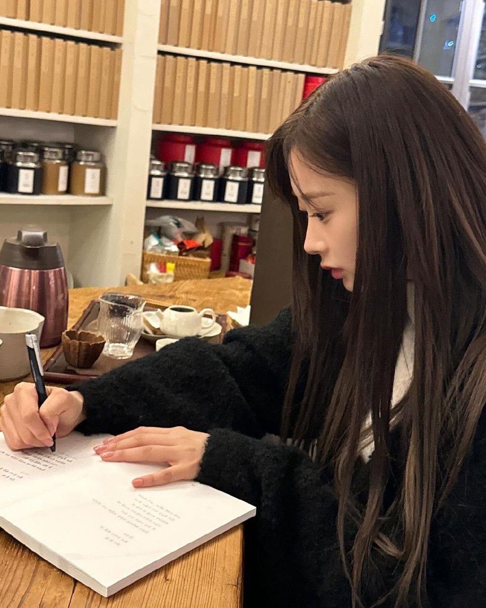 chaenglovesus's tweet photo. study with aespa ♡ https://t.co/IZ3GupllOP