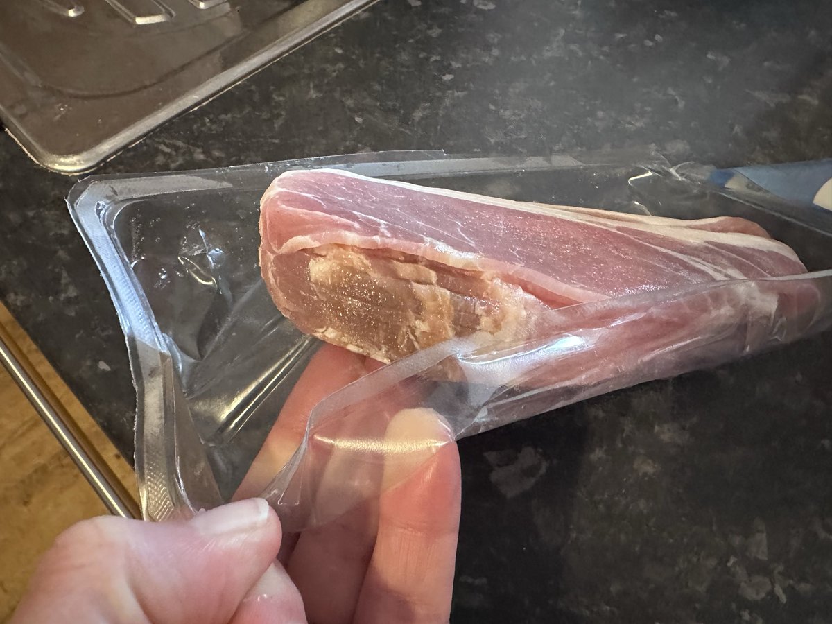 suzanne_winter8's tweet photo. @Tesco hi there, bought this bacon on Saturday and as you can see the use by date is 8 Oct… opened it tonight for tea and there are horrible grey patches on it. Hope they come through on the pictures. Weirdly the other pack of the twin is fine?! https://t.co/vBf90q112z