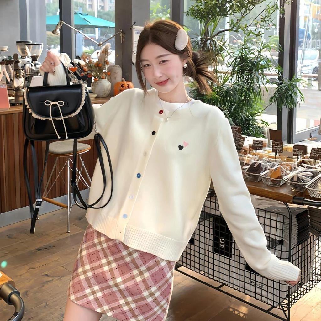 reviewtukyangg's tweet photo. ใครตามหาคาดิแกนหรือเสื้อน่ารักๆ ใส่ไปเรียนไปทำงาน ร้านนี้เลย ราคาดีด้วยค่า⭐️⭐️⭐️

พิกัดตัวแรก: https://t.co/0DbpVLRIBH
ตัวสอง: https://t.co/Fj5EYTDrcv

#ShopeeAffiliate #ShopeeTH #stylistshop https://t.co/yEdnGZg9BF