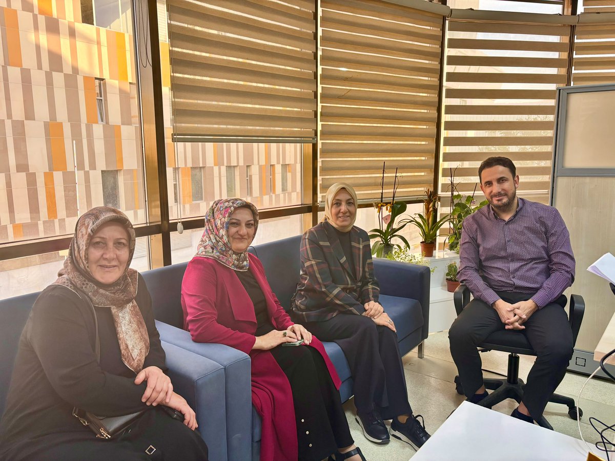 akkadinvann's tweet photo. Van’dan Dünya Bilimine Uzanan Gurur

AK Parti Van İl Kadın Kolları Başkanımız Sayın Zerrin Alpaslan, Van’ımızın sağlık alanındaki bilimsel birikimini uluslararası tıp literatürüne taşıyan kıymetli hocamız Sayın Prof. Dr. Sebahattin Çelik’i ziyaret etti.

Van’ın zorlu iklim ve coğrafi şartlarında yaklaşık 20 yıllık klinik tecrübesiyle donma yaralanmaları alanında önemli çalışmalar yürüten Prof. Dr. Sebahattin Çelik hocamızın öncülüğünde gerçekleştirilen bilimsel çalışmaların uluslararası yayınlarda yer alması, Van’ımız adına büyük bir gurur ve ülkemizin bilimsel gücünün önemli bir göstergesidir.

Sahada kazanılan tecrübenin bilimsel bilgiye, bilimsel bilginin ise dünya literatürüne kazandırılması; Van’ın yalnızca coğrafyasıyla değil, yetiştirdiği değerli bilim insanları ve ürettiği bilimsel çalışmalarla da dünyaya söz söyleyen bir şehir olduğunu göstermektedir.

Van’ımızı uluslararası bilim dünyasında başarıyla temsil eden, kıymetli çalışmalarıyla şehrimize ve ülkemize değer katan Prof. Dr. Sebahattin Çelik hocamızı gönülden tebrik ediyor, başarılarının artarak devam etmesini diliyoruz.

Van’dan dünyaya, bilimle…

@tugbaisikercan @tulaykaynarca @mercankoc @minemeydanc @ArvasAbdulahat @zerrin_alpaslan @AKKADINGM @AK_PartiVan