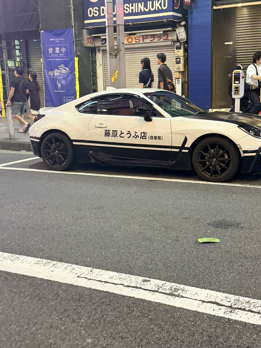 ryo_tbi's tweet photo. 新宿でパンダトレノ発見 https://t.co/3iYXGtWMmo