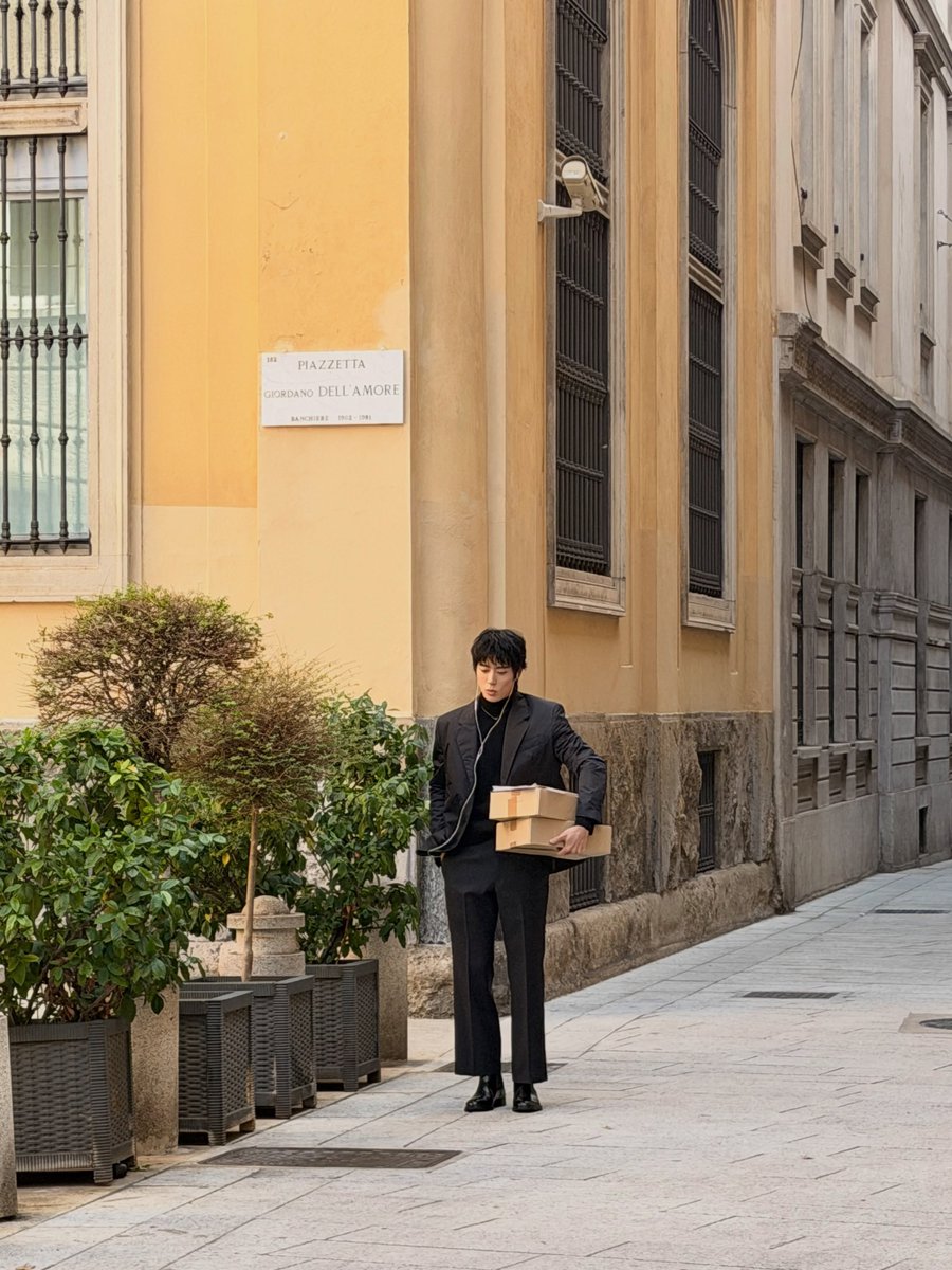 the127ism's tweet photo. _jeongjaehyun Instagram 

without

JAEHYUN DEFINES PRADA 
#PradaSS27 #PradaSS27xJaehyun @Prada https://t.co/1v1t9MJdz3