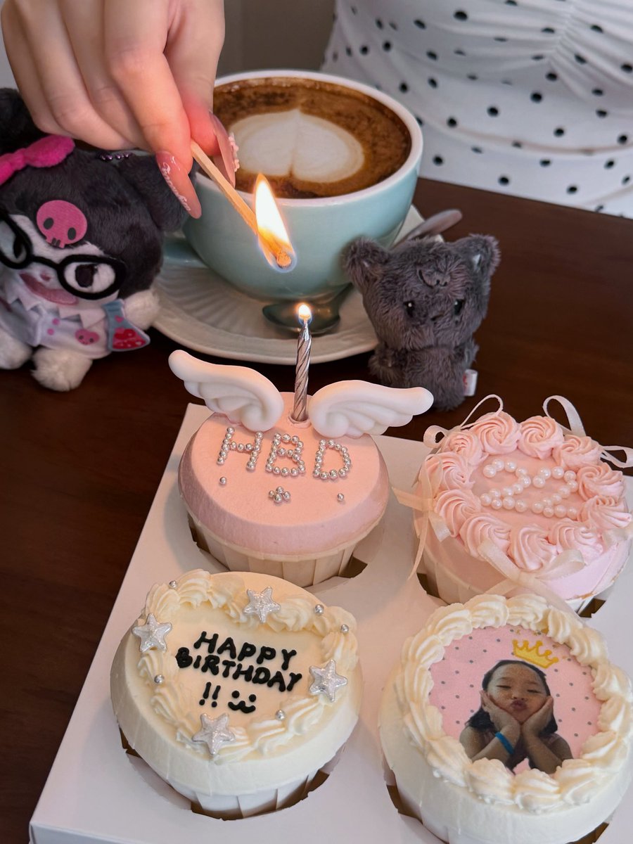 ioolap8861's tweet photo. HBD！！ https://t.co/fyfE9Doq3i