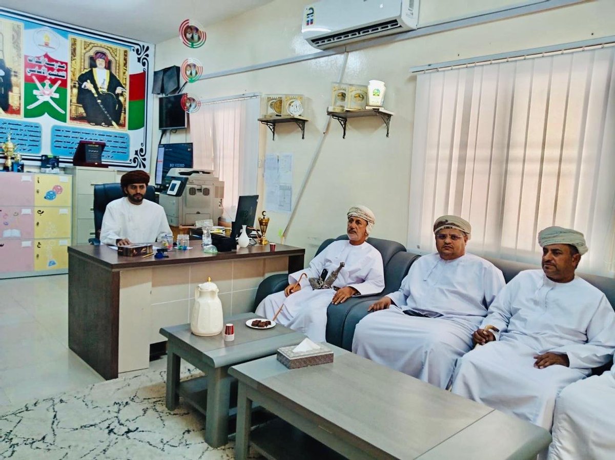 SchoolAndat's tweet photo. تشرفت المدرسة بزيارة سعادة الشيخ سيف بن حمود البوسعيدي، وال�� المزيونة، يرافقه مسؤول مركز أندات، ومدير بلدية ظفار بالمزيونة، ومدير الإسكان والتخطيط العمراني، وأخصائي شؤون الولايات بمكتب سعادته، لبحث سبل الدعم وتعزيز التعاون مع الجهات الحكومية. https://t.co/rJCEtfxBQp
