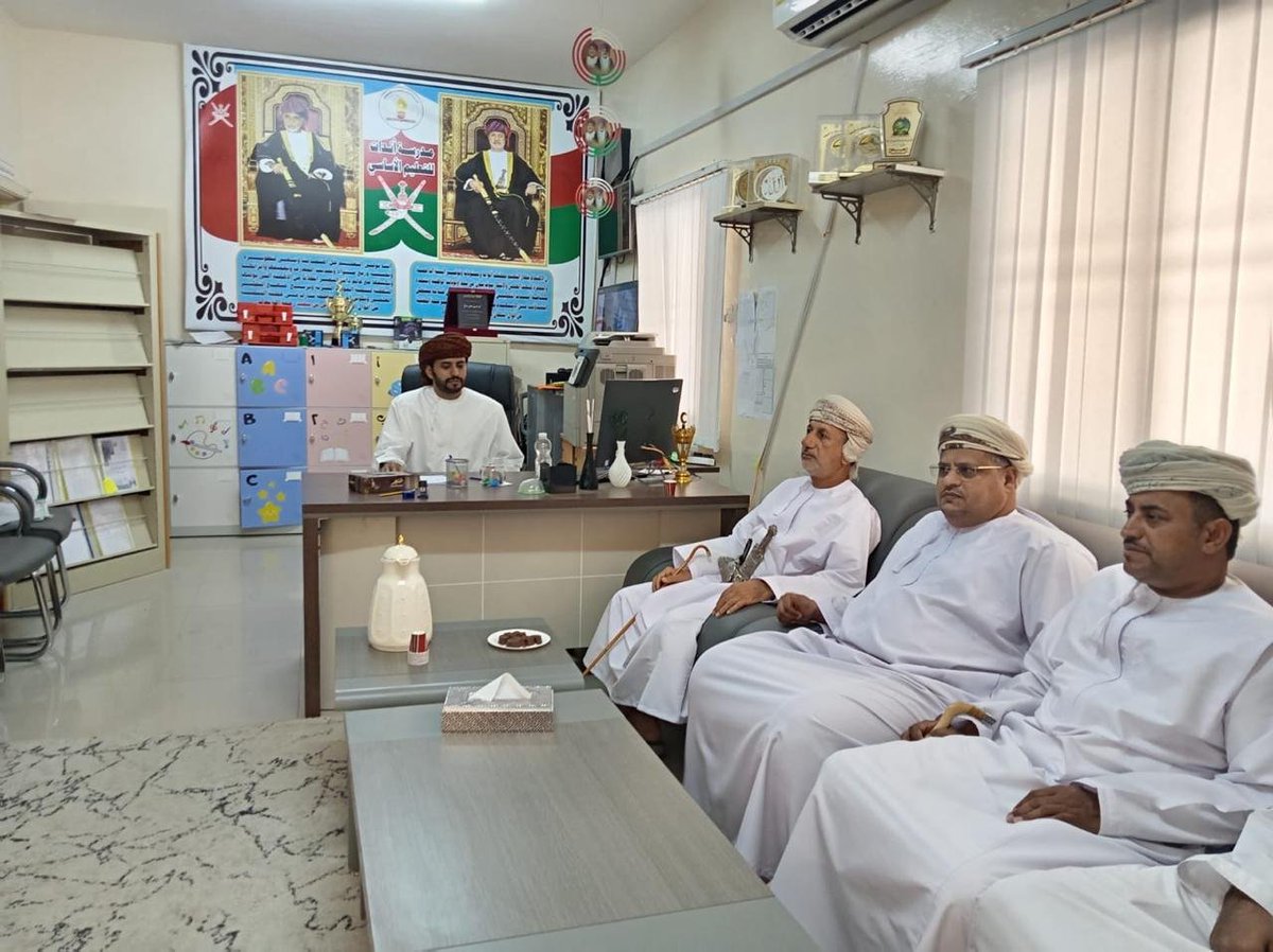 SchoolAndat's tweet photo. تشرفت المدرسة بزيارة سعادة الشيخ سيف بن حمود البوسعيدي، وال�� المزيونة، يرافقه مسؤول مركز أندات، ومدير بلدية ظفار بالمزيونة، ومدير الإسكان والتخطيط العمراني، وأخصائي شؤون الولايات بمكتب سعادته، لبحث سبل الدعم وتعزيز التعاون مع الجهات الحكومية. https://t.co/rJCEtfxBQp