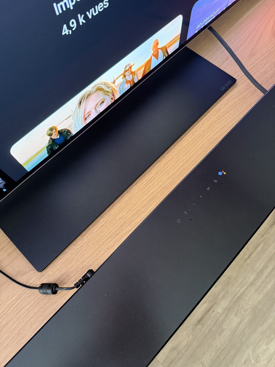 Ricqo's tweet photo. J’ai complètement craqué la semaine dernière pour le OLED LG G6, véritable monstre ! Qualité d’image (OLED), contraste et enfin une luminosité qui pète avec un anti-reflet au top, je suis fin prêt pour GTA VI ! 🎉 https://t.co/QSRZvXaAS2