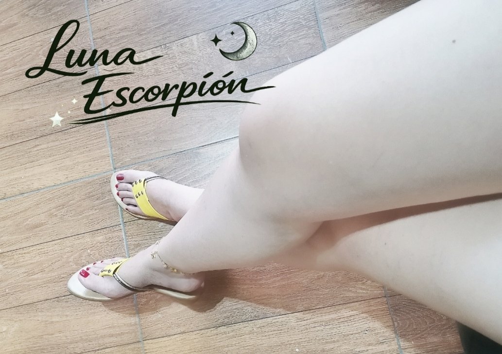 lunaescorpion27's tweet photo. No sean rogones kbrones!!
a menos que sea conmigo, ahí si échenle ganitas 😉
#lunaescorpion #mujerescorpion #feetfetısh #feetfetıshly #piesbonitos #sandalias https://t.co/9i8Fw7ENwt