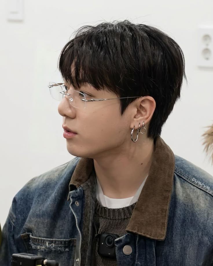 jikovelle's tweet photo. cheif jeon 🤤 https://t.co/gW3KcF8rzZ