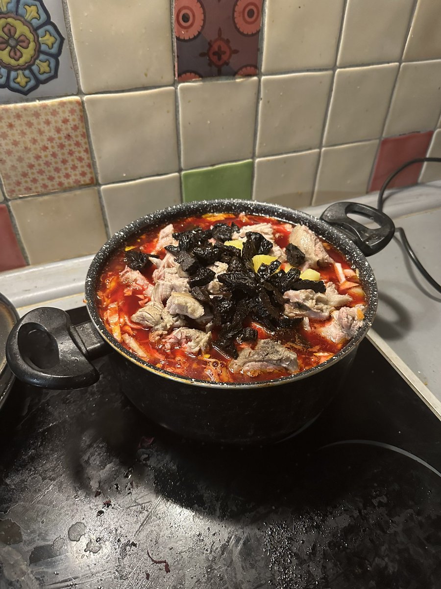 Mitolya's tweet photo. Це скарб. На ребрах і з чорносливом🤤 https://t.co/u2DfzbEHW2