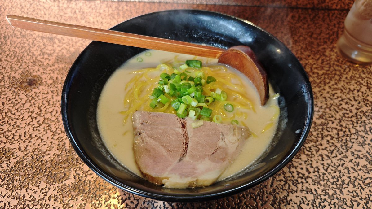 altvan01's tweet photo. 朝食べたラーメンと昼食べたラーメンとさっき食ったラーメン！
ちなみに朝と昼は同じ店w https://t.co/imcaYvoiPn