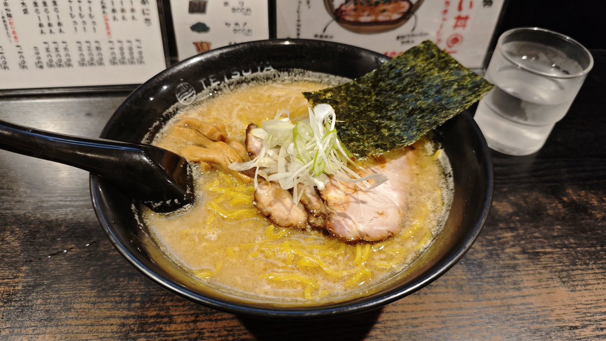 altvan01's tweet photo. 朝食べたラーメンと昼食べたラーメンとさっき食ったラーメン！
ちなみに朝と昼は同じ店w https://t.co/imcaYvoiPn