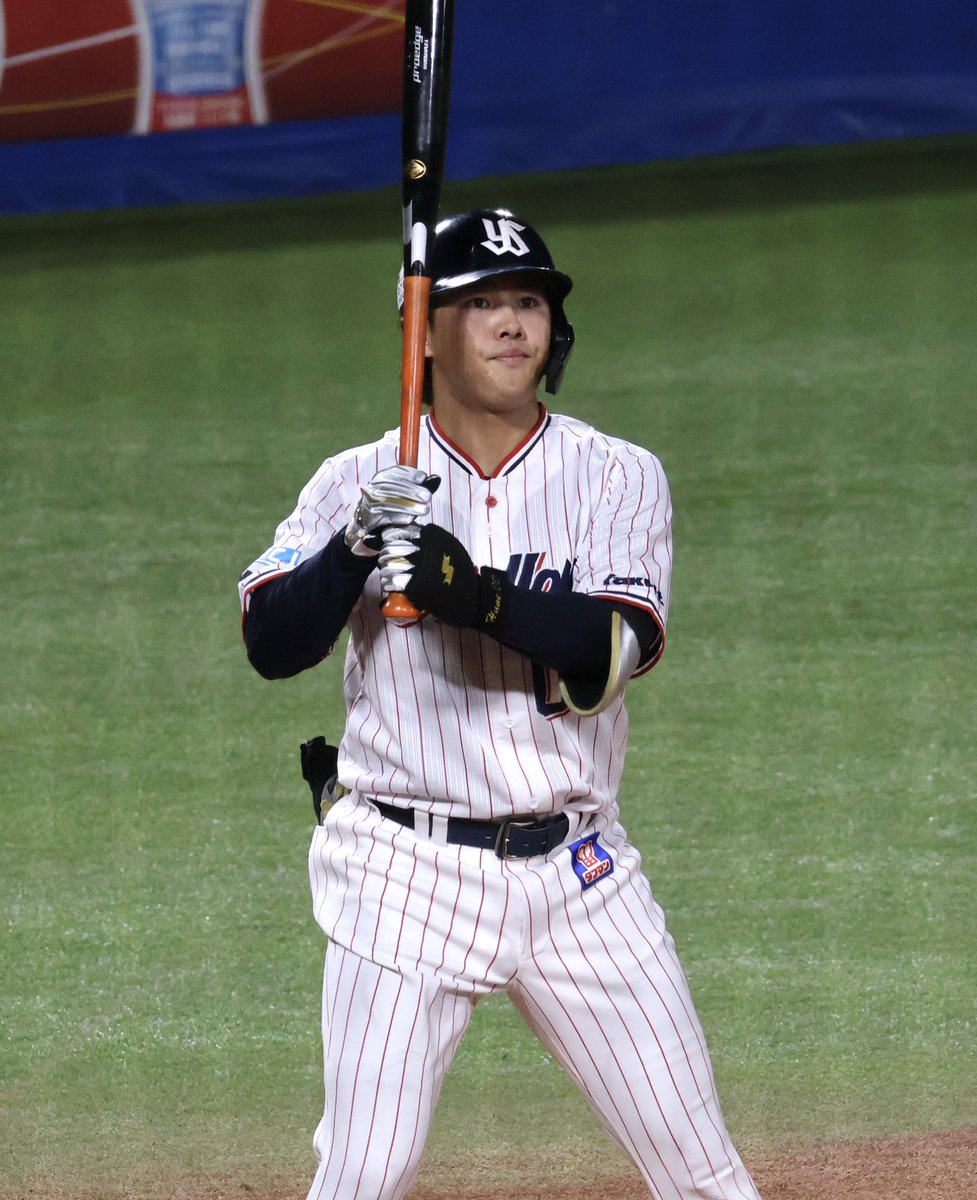 mi_0927110's tweet photo. 久々スタメン✨👏
打席は見たり👀撮ったり📸
バットフリップ、撮れて満足😊

2026/9/22  神宮
#赤羽由紘　選手 https://t.co/X1qK9HbQWd