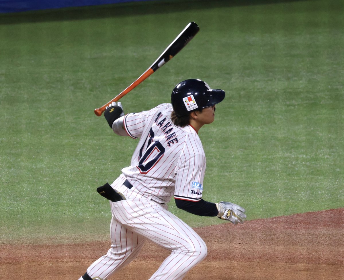 mi_0927110's tweet photo. 久々スタメン✨👏
打席は見たり👀撮ったり📸
バットフリップ、撮れて満足😊

2026/9/22  神宮
#赤羽由紘　選手 https://t.co/X1qK9HbQWd