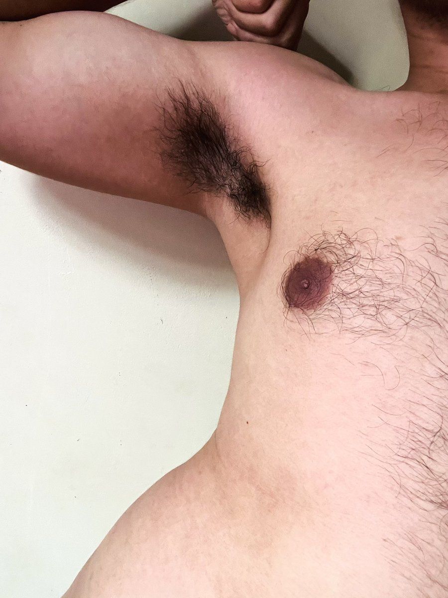 M23VA's tweet photo. Que ganas de que me restrieguen unas axilas bien olorosas en la cara, nada más rico que el olor a hombre. https://t.co/g3X4kLx02G