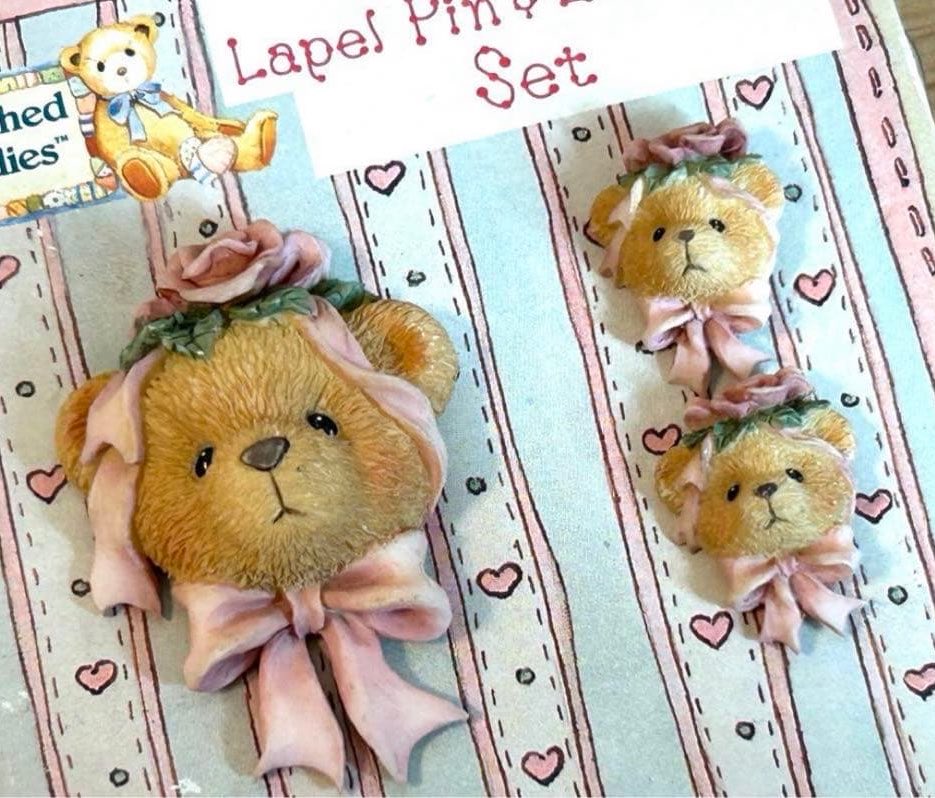 yunfettizsu's tweet photo. Vintage cherished teddies Pin &amp; Earring set ˖ ݁♬⋆. https://t.co/o6tsih6fPC