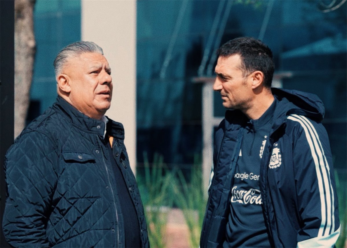 AlbicelesteTalk's tweet photo. (🌕) CONFIRMED BREAKING: AFA have offered Lionel Scaloni a new long-term deal until the 2028 Copa América, with an option to extend until the 2030 World Cup.

The final decision is now up to Scaloni. @FabrizioRomano 🚨🚨🇦🇷 https://t.co/SPECUSkqFr