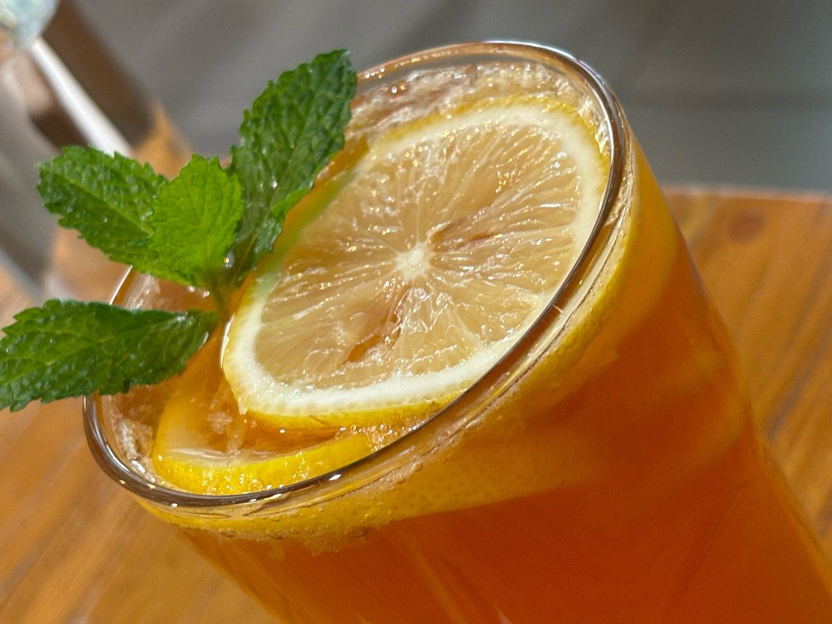 LucienneHugy3's tweet photo. [Try this 5-minute iced honey lemon tea to beat the heat! Steep a tea bag, squeeze in fresh lemon juice, stir with honey, and pour over ice—refreshing u0026 super easy. ]， https://t.co/9mNQLOsC5R