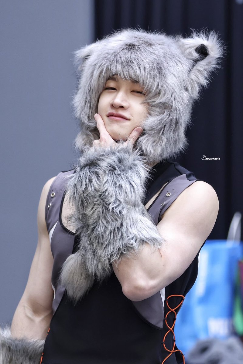 minsungomega's tweet photo. my omega he needs to be bred right now https://t.co/RnCqYZPojo