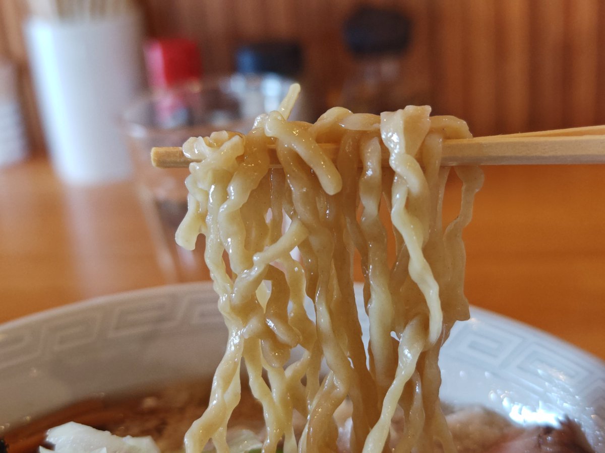 LZI11ewsHFgduVd's tweet photo. #山形県鶴岡市藤島 の
#麺屋杢縁 さんで
#背脂煮干中華そば
噛むと小麦の旨みが広がる
硬めのもちガシの自家製縮れ麺と
煮干の旨みが凝縮された
バランスが良いスープは
#超絶あやミー💕です🍅
来週のイベントも楽しみ😆
ご馳走様でした https://t.co/FNy3ufQfim