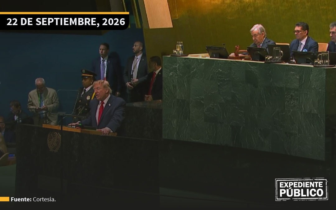 ExpePublico's tweet photo. #AHORA | @realDonaldTrump  destacó ante la Asamblea General de la ONU el acuerdo petrolero con Venezuela, que involucra 65,000 millones de barriles. 

Aseguró que reducirá el precio mundial de la energía y 
atraerá a grandes petroleras al país. https://t.co/3NuKvsvFIL