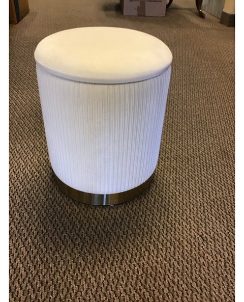 EliciaNass's tweet photo. Our latest arrival: a 14-inch cream velvet storage ottoman with a gold ring base—only $139. 00. Learn more. https://t.co/hz0eLMMwNt