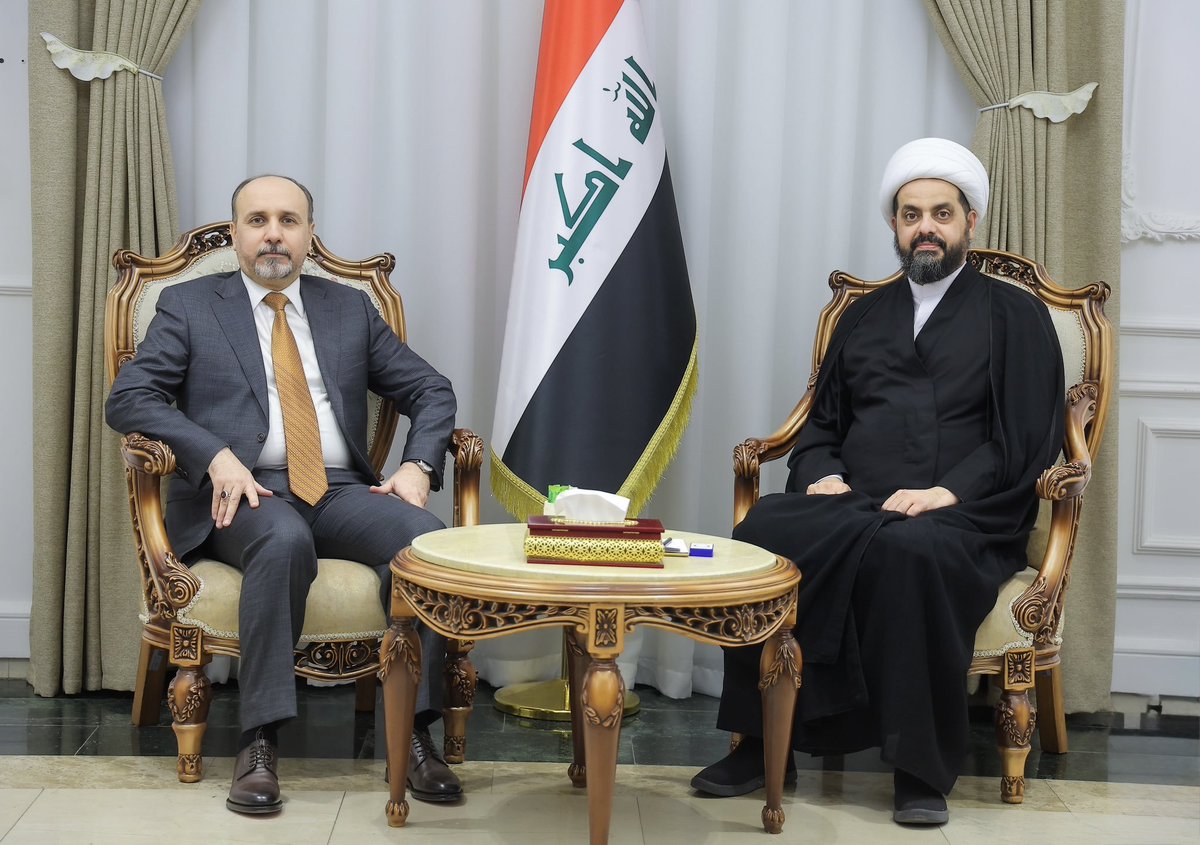 k0cvo's tweet photo. استقبل سماحة الشيخ الامين قيس الخزعلي السيد عمار موسى امين بغداد  وبحث معه الملفات الخدمية الخاصة بالعاصمة، مؤكدا اهمية تطوير بغداد والارتقاء بخدماتها بما يليق بمكانتها كعاصمة الدولة وواجهتها
#أمين_العراق
#الشيخ_قيس_الخزعلي
#الشيخ_الأمين https://t.co/Guh16jnuOu