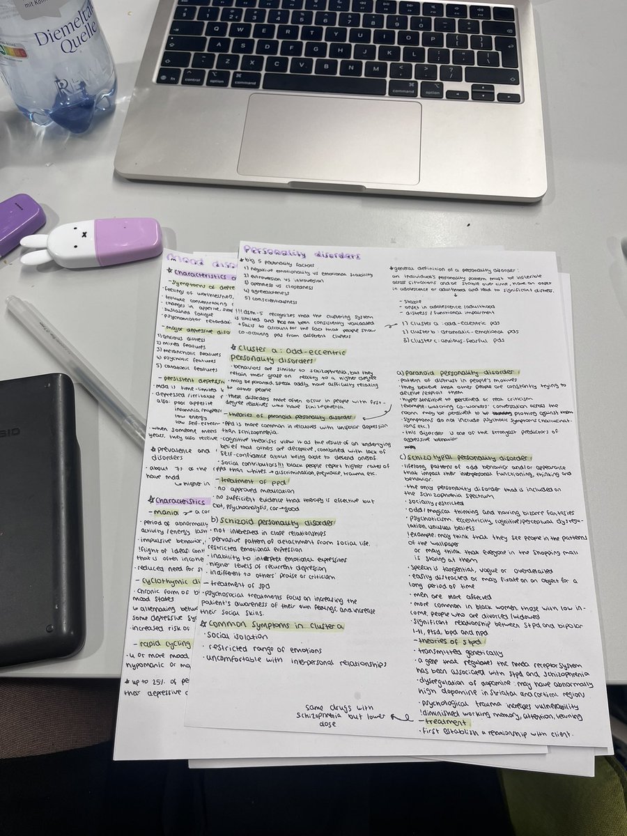 qtahrie's tweet photo. tanıdığım herkesi kafada diagnoselayarak ilerlediğim için psikopatoloji güncel en sevdiğim ders https://t.co/rltJGwjv9o
